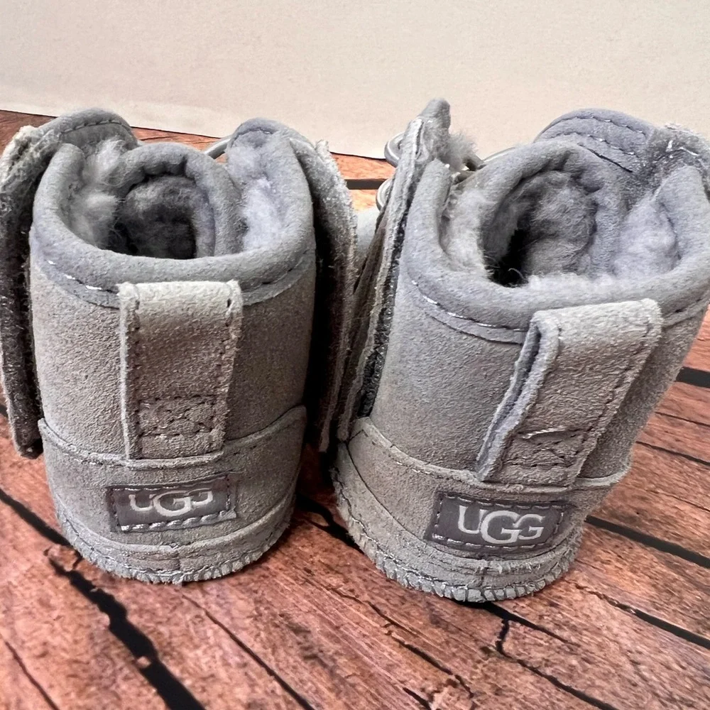 UGG‎ Infant Gray Walker Shoes